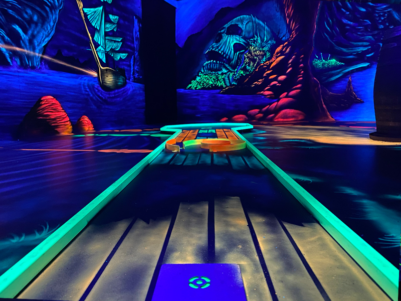 05_minigolf_helden_slide_800x800px